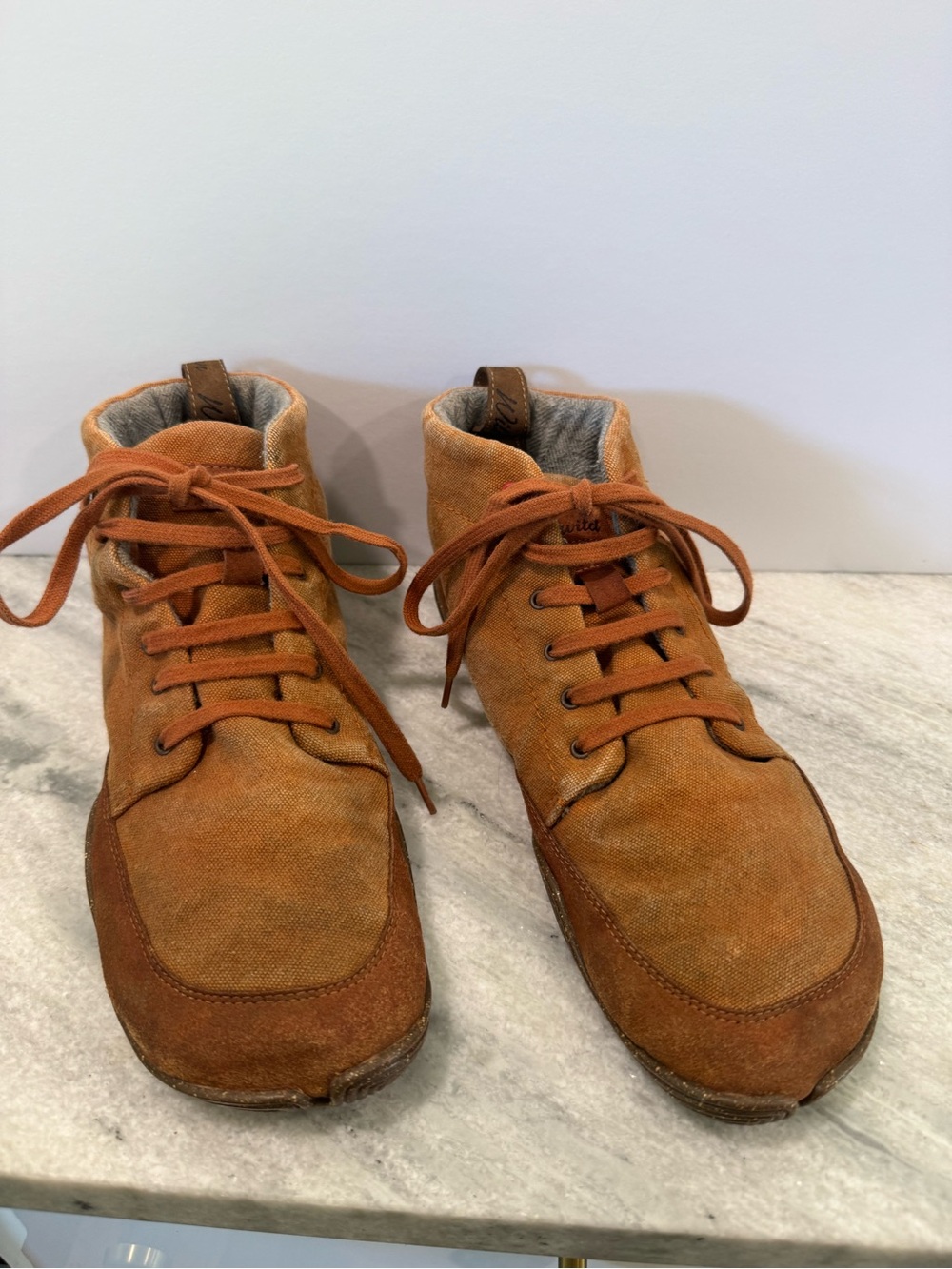 Men’s Shoes > Sneakers / Casual Shoes